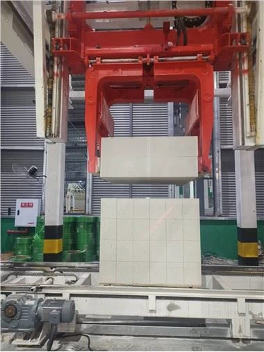 Macara cu clemă rotativă pentru instalația AAC